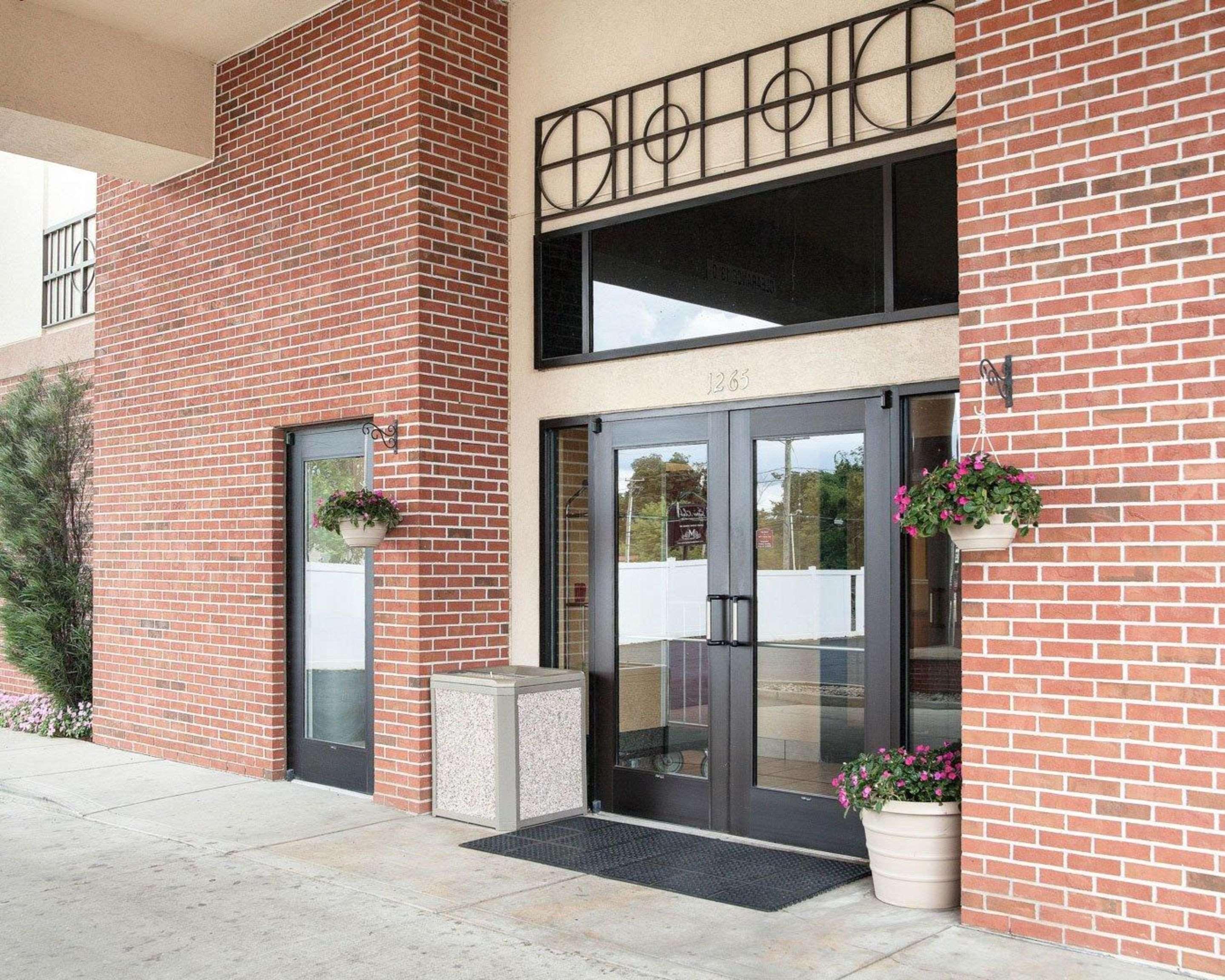 Quality Inn & Suites Niles Exterior photo